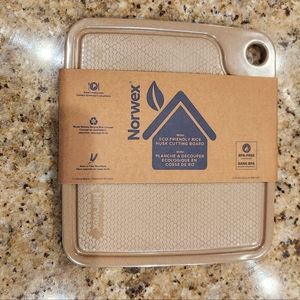 NORWEX MINI CUTTING BOARD. BRAND NEW!
